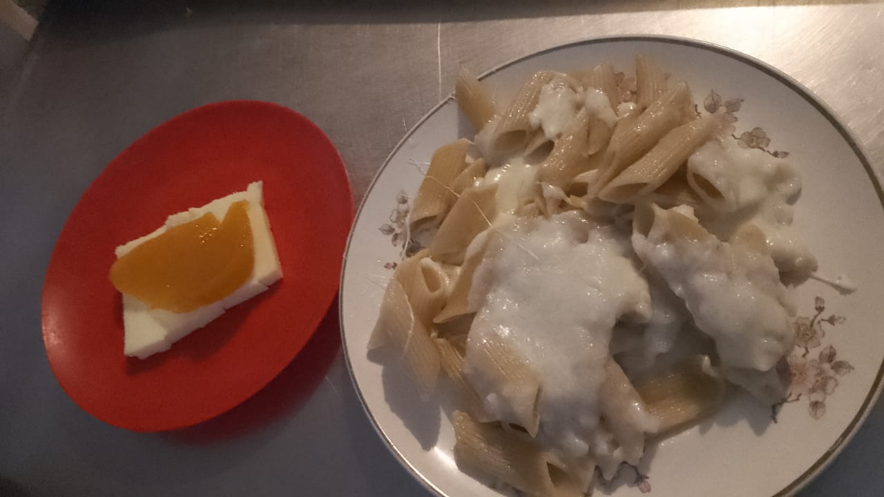 Fideos con salsa blanca